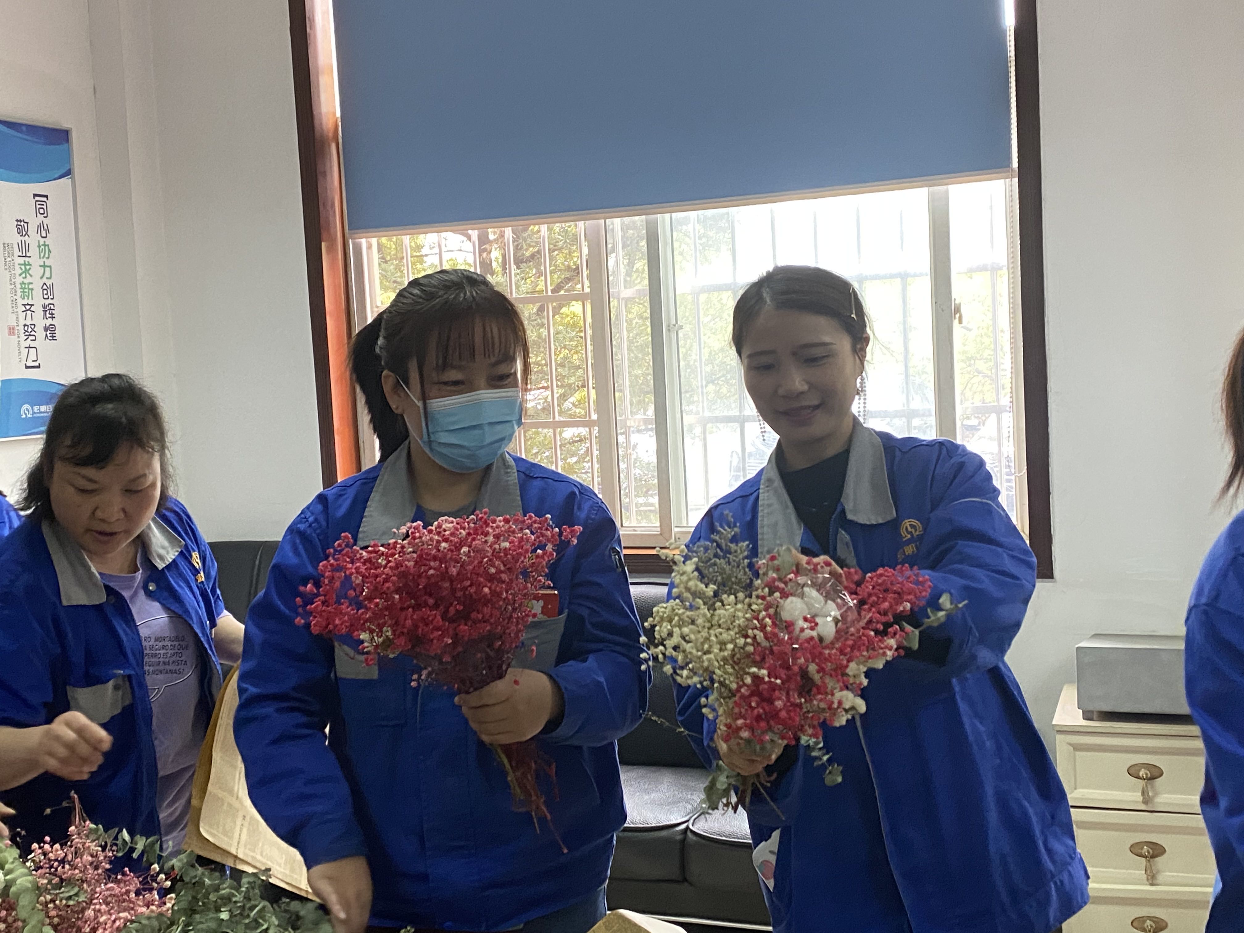 开云集团官网开云集团官网首页-开云(中国)
,宏明日望,株洲电子科技,湖南电容器,株洲电容器,电容器